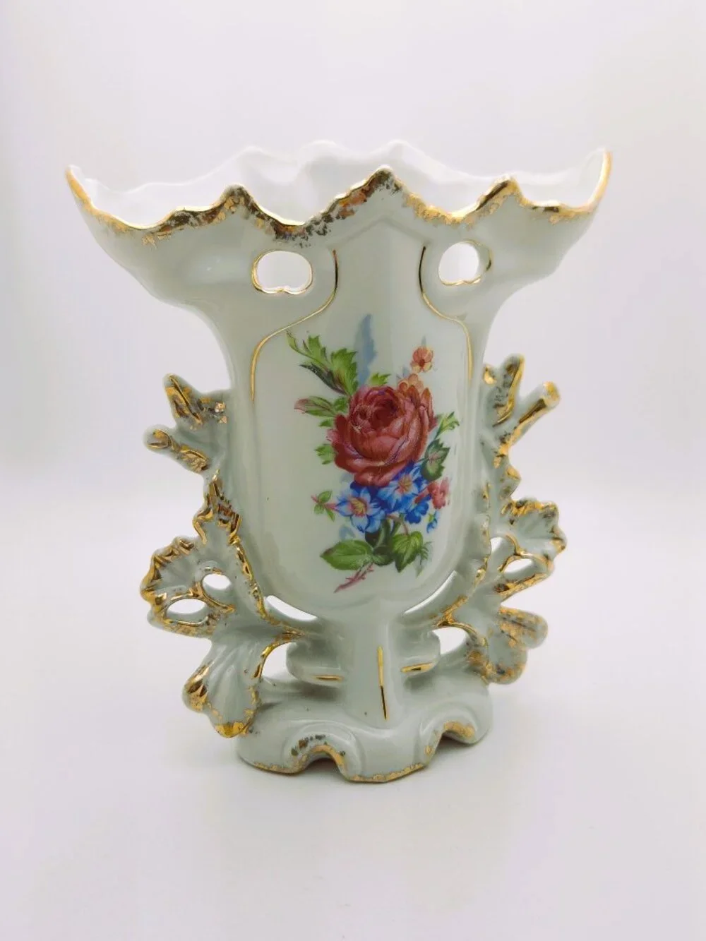 Vintage Rococo Porcelain Floral Vase Gold Gilt Openwork Scalloped Mantel 7